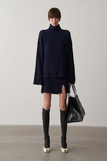 Balıkçı Yaka Etekli Triko Takım