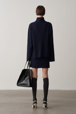 Balıkçı Yaka Etekli Triko Takım