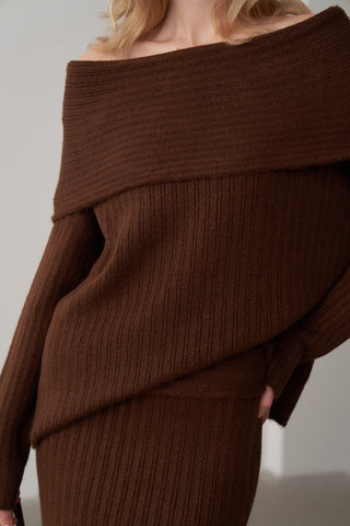 Kayık Yaka Etekli Triko Takım