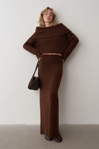 Kayık Yaka Etekli Triko Takım