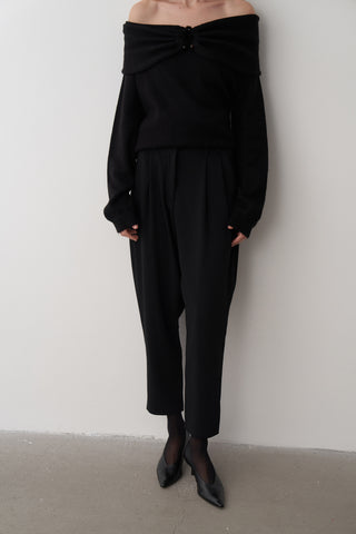 Kayık Yaka Aksesuar Detaylı Kazak