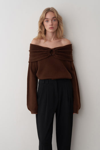 Kayık Yaka Aksesuar Detaylı Kazak