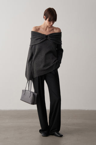 Kayık Yaka Aksesuar Detaylı Kazak