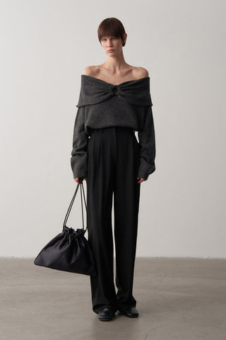 Kayık Yaka Aksesuar Detaylı Kazak