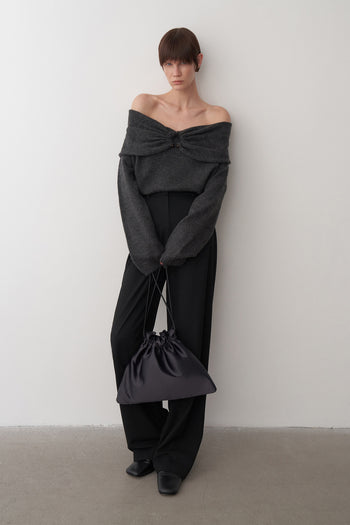 Kayık Yaka Aksesuar Detaylı Kazak