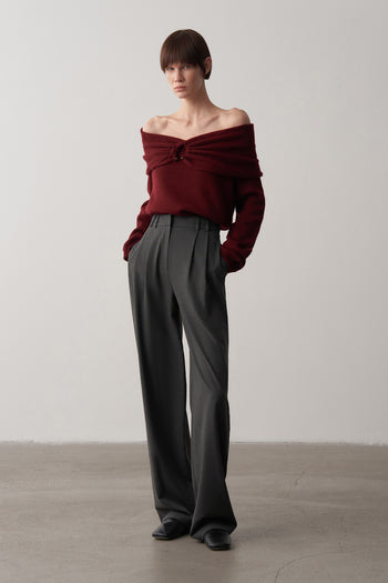 Kayık Yaka Aksesuar Detaylı Kazak