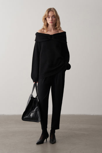 Kayık Yaka Aksesuar Detaylı Kazak