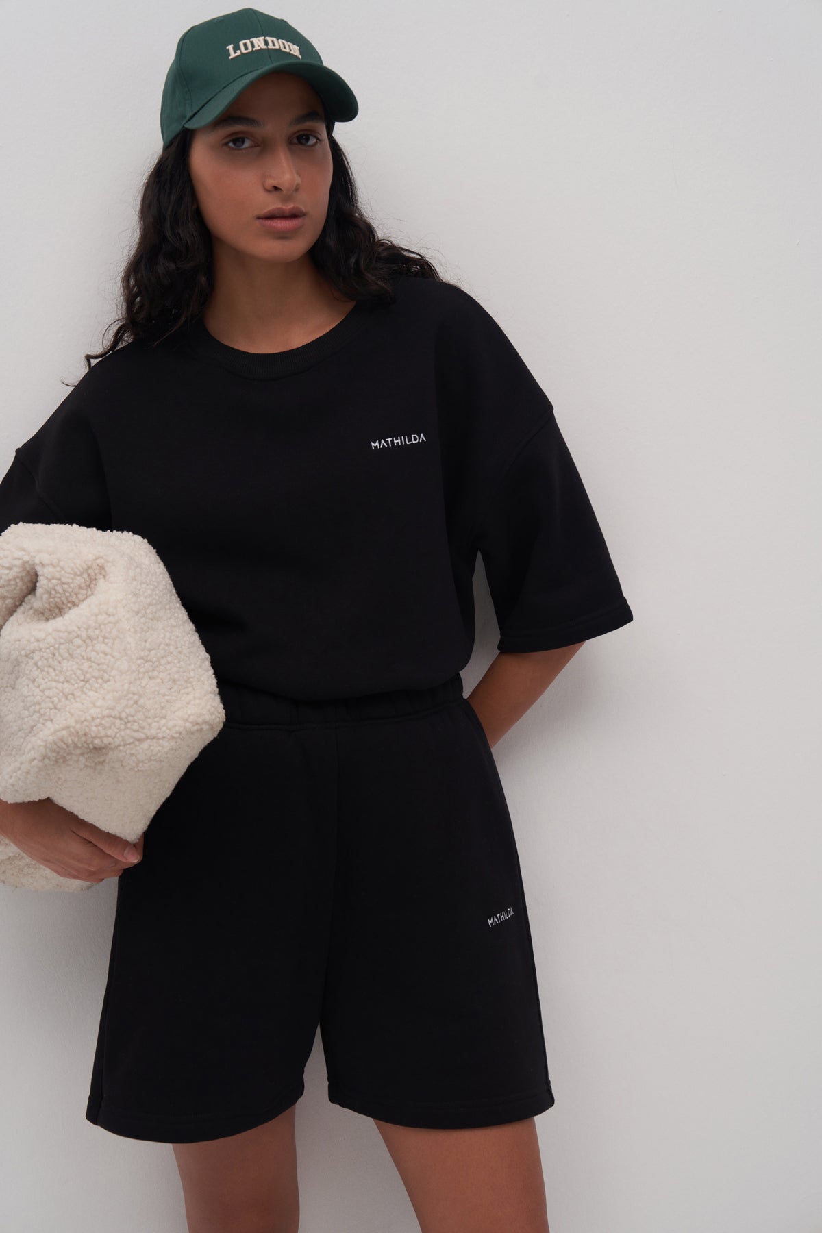Mathilda Tişört ve Crop Toplar: Stilinize Rahatlık Katın
